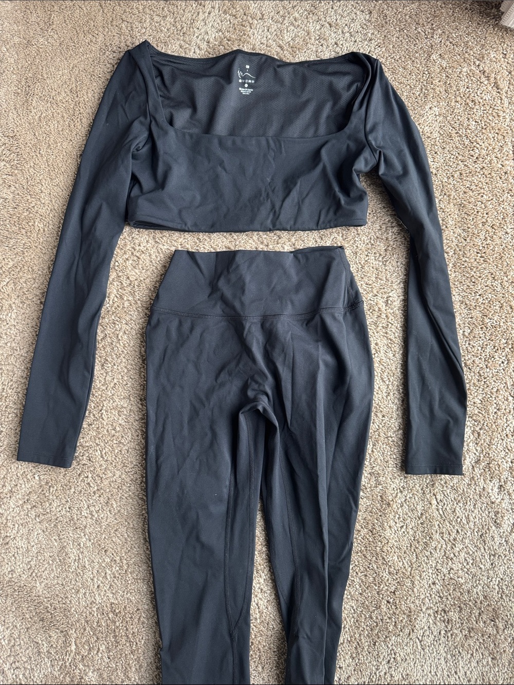 Black CSB Set - Freedom Scoop Long Sleeve Crop Top and Scrunch Butt Leggings